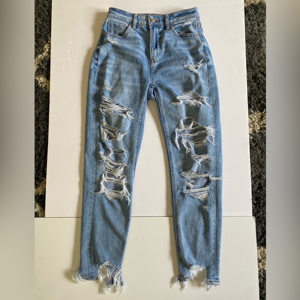 American Eagle distressed cropped jeans